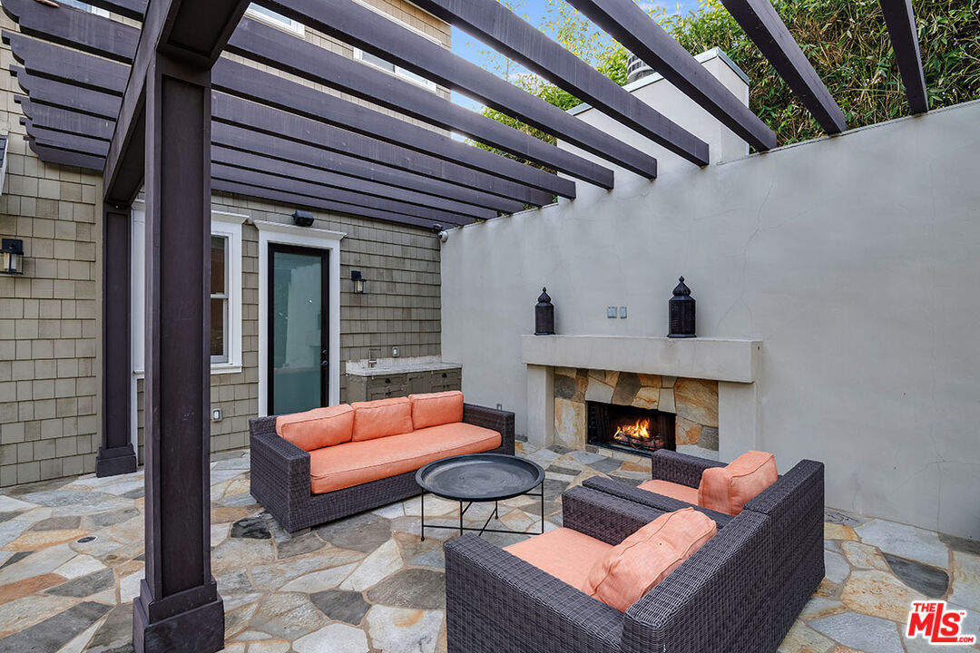 10161 Valley Spring Lane Toluca Lake, CA 91602 - Photo 23 of 44