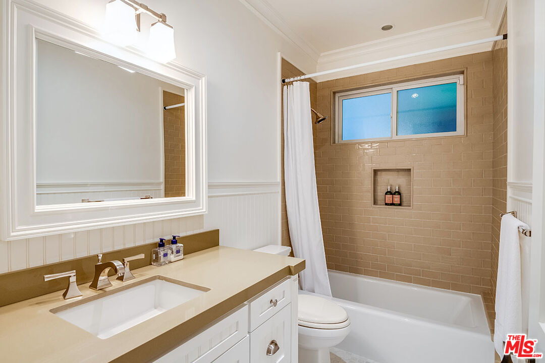 10161 Valley Spring Lane Toluca Lake, CA 91602 - Photo 26 of 44