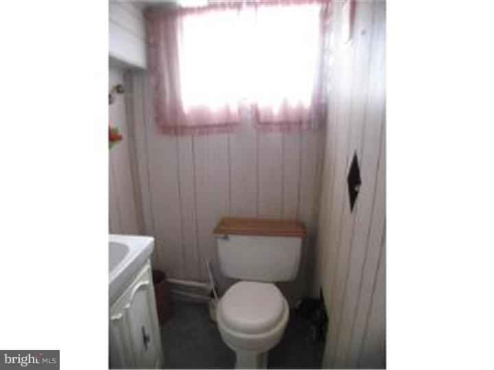 12106 Medford Road Philadelphia, PA 19154 - Photo 17 of 18 Bathroom