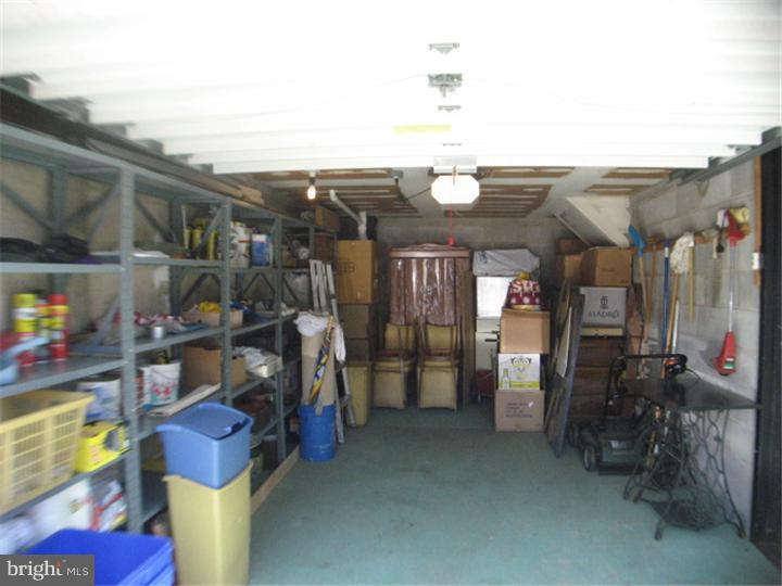 12106 Medford Road Philadelphia, PA 19154 - Photo 18 of 18 Garage