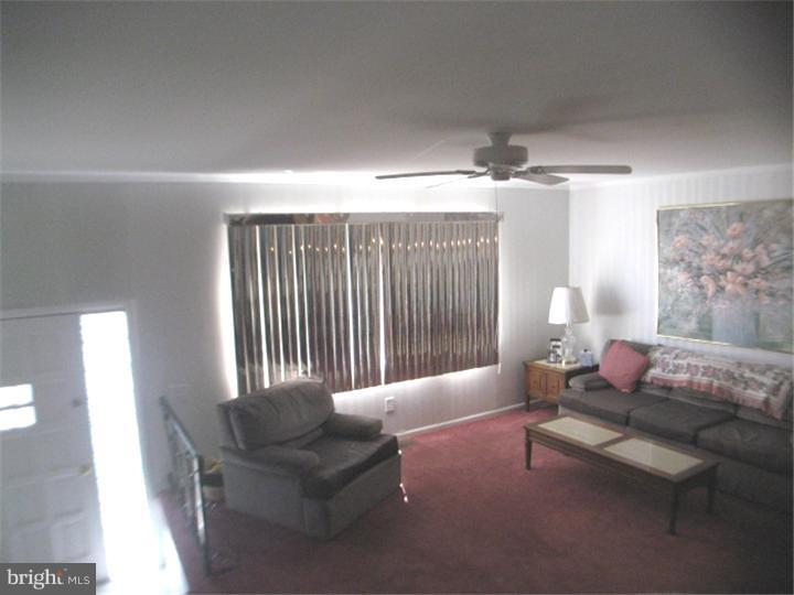 12106 Medford Road Philadelphia, PA 19154 - Photo 3 of 18 Living Room