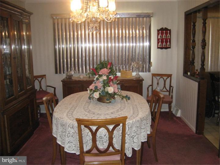 12106 Medford Road Philadelphia, PA 19154 - Photo 4 of 18 Dining Room