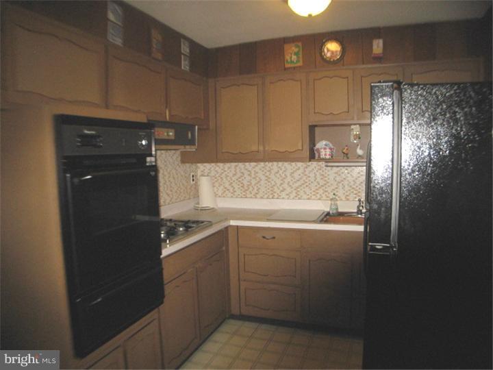 12106 Medford Road Philadelphia, PA 19154 - Photo 5 of 18 Kitchen
