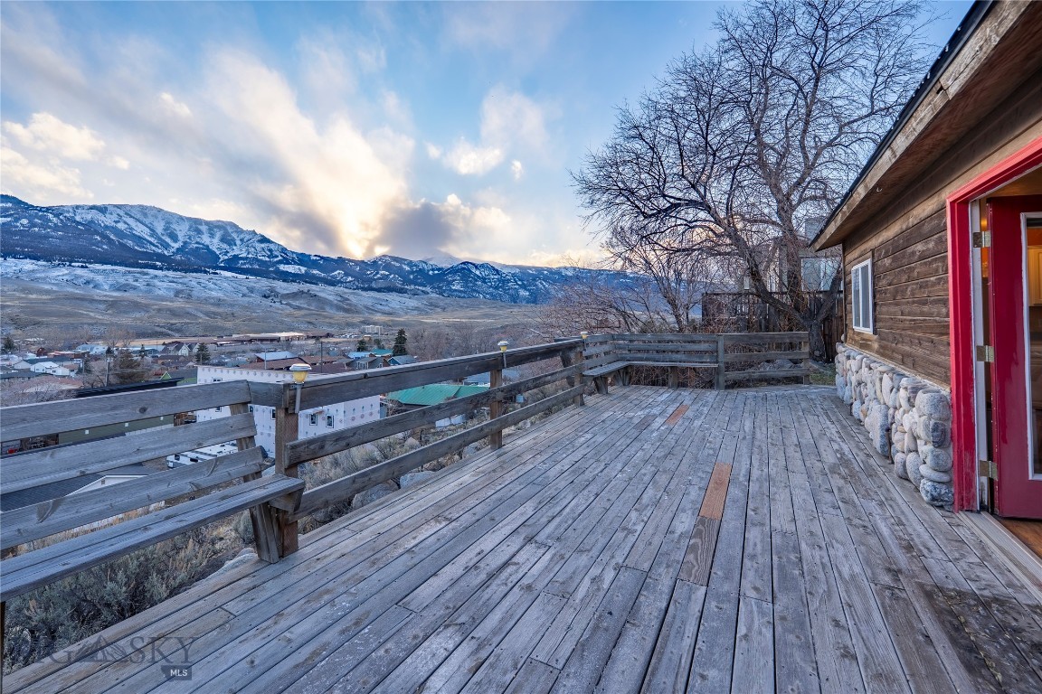 15 Gardiner View Road Gardiner, MT 59030 - Photo 1 of 1 Gallery Image 1