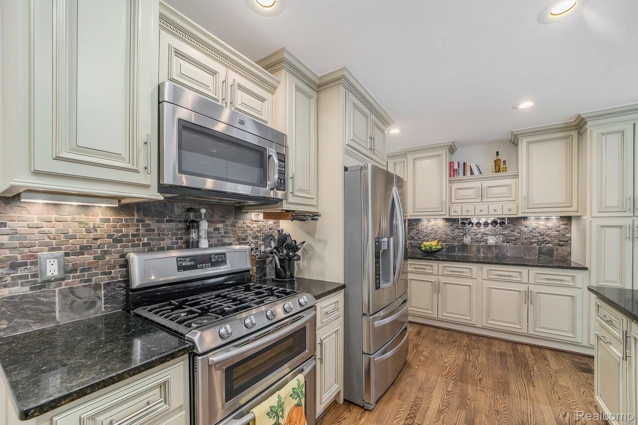 524 Hill Street Rochester, MI 48307 - Photo 9 of 40 017A6623.jpg
