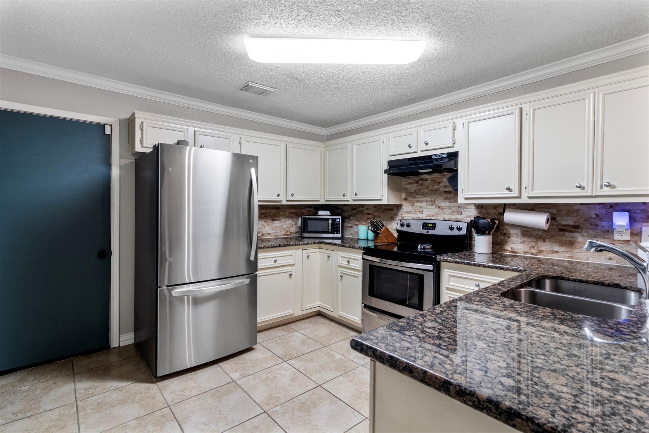 4303 Lost Lake Lane Spring, TX 77388 - Photo 8 of 25