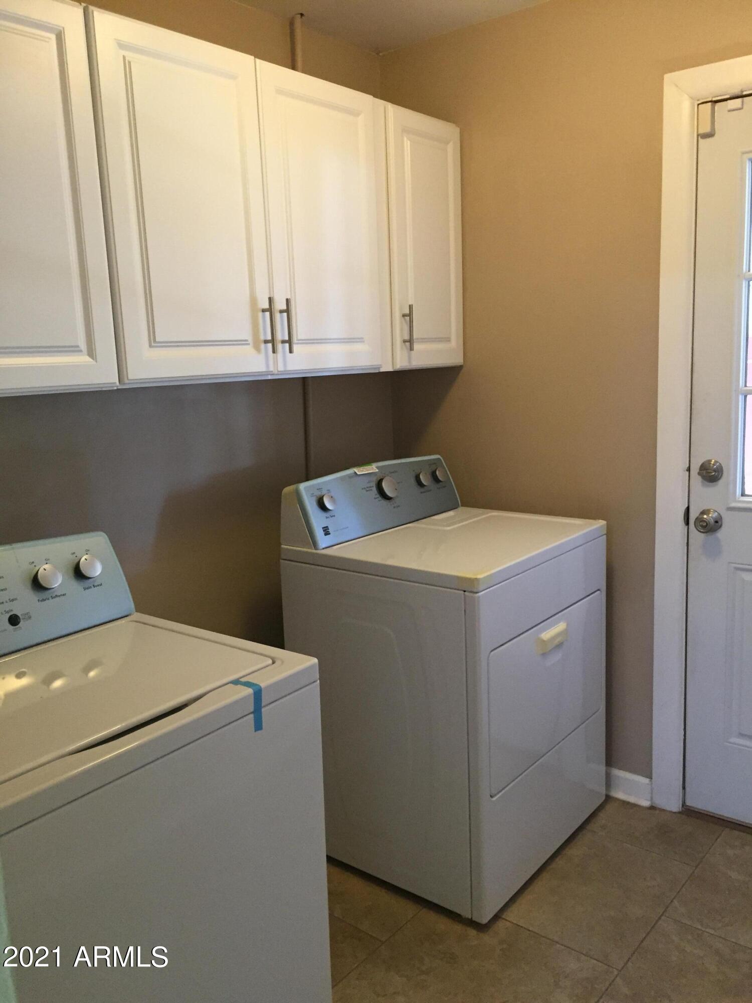 4229 North 34th Street Phoenix, AZ 85018 - Photo 11 of 23 laundry