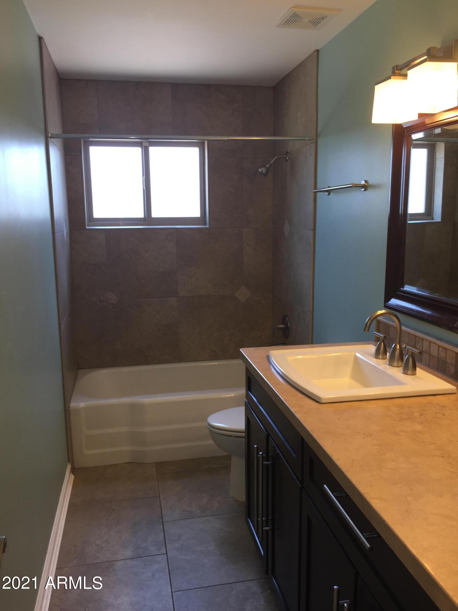 4229 North 34th Street Phoenix, AZ 85018 - Photo 16 of 23 bath