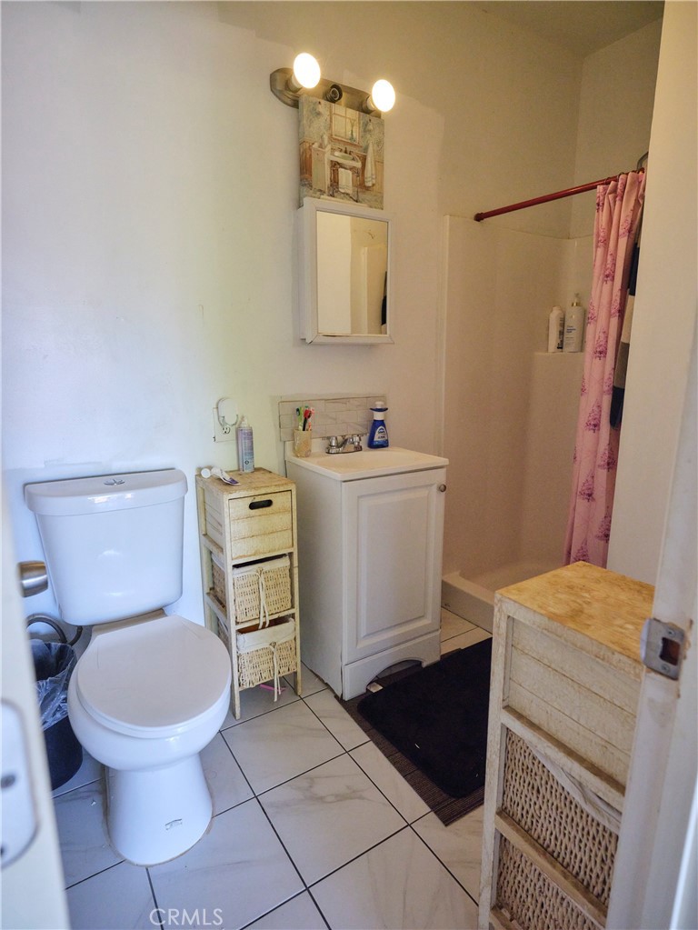 2904 Second Street Norco, CA 92860 - Photo 11 of 19 a bathroom with a toilet a sink and bathtub