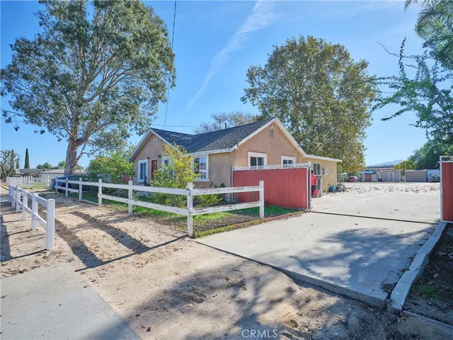 a view of backyard of house