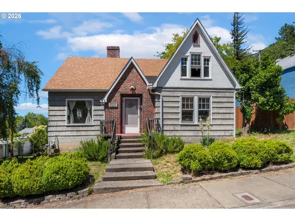 $260,000 | 1426 Southeast Douglas Avenue, Roseburg, OR 97470