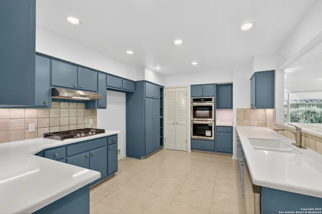 $475,000 | 120 Herweck Drive, Castle Hills, TX 78213