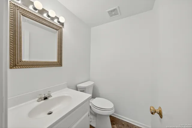 $475,000 | 120 Herweck Drive, Castle Hills, TX 78213