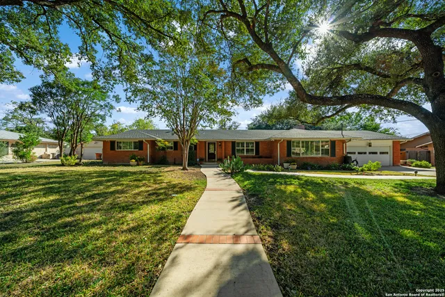 $475,000 | 120 Herweck Drive, Castle Hills, TX 78213
