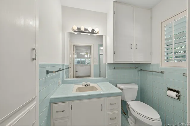 $475,000 | 120 Herweck Drive, Castle Hills, TX 78213