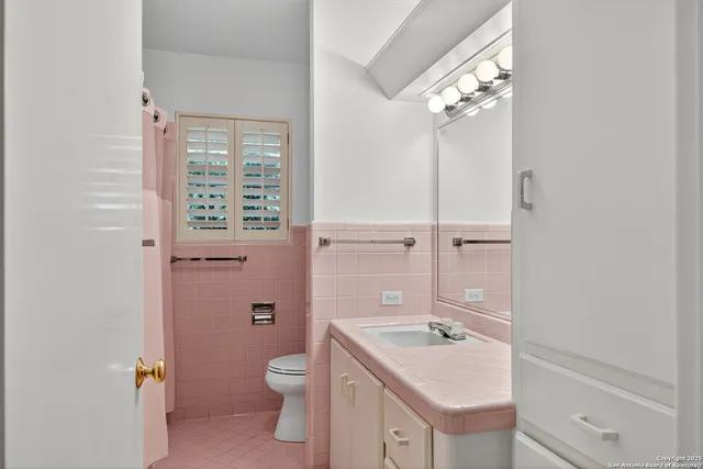 $475,000 | 120 Herweck Drive, Castle Hills, TX 78213