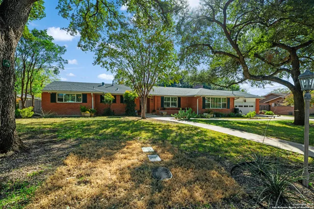 $475,000 | 120 Herweck Drive, Castle Hills, TX 78213