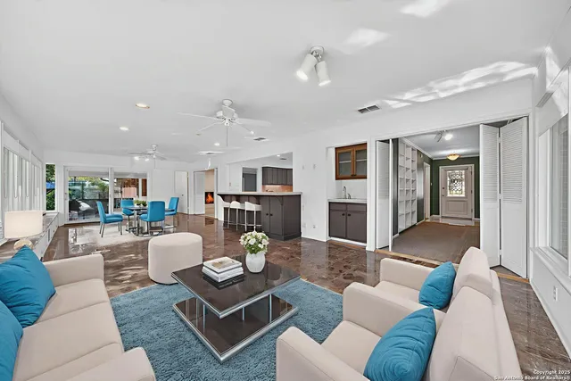 $475,000 | 120 Herweck Drive, Castle Hills, TX 78213