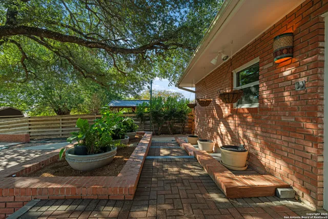 $475,000 | 120 Herweck Drive, Castle Hills, TX 78213