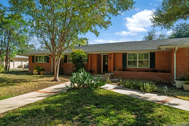 $475,000 | 120 Herweck Drive, Castle Hills, TX 78213