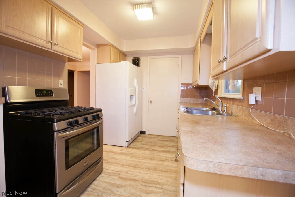 4117 Stonehaven Road Cleveland, OH 44121 - Photo 7 of 34