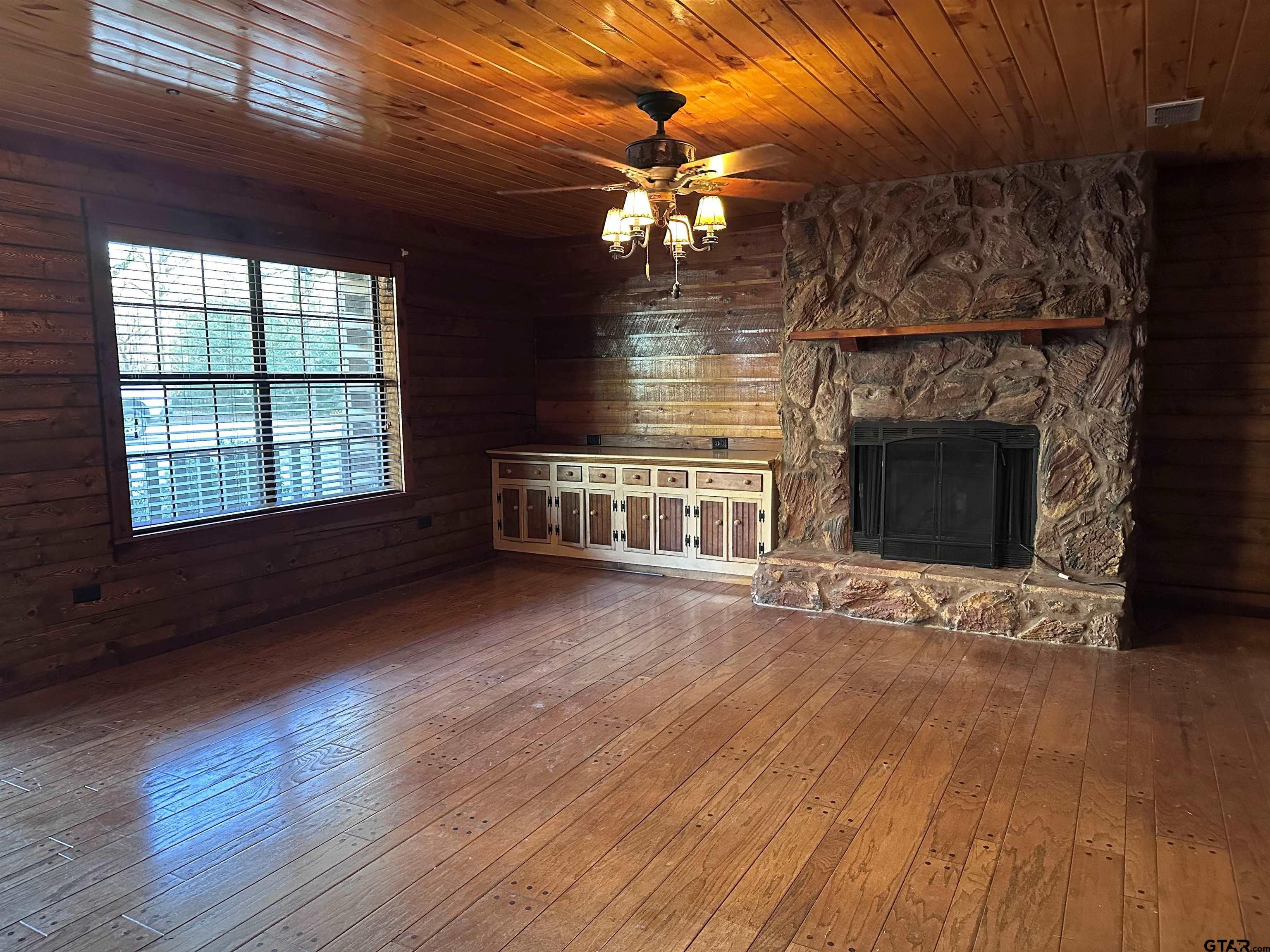 7315 Neches Street Athens, TX 75752 - Photo 4 of 23