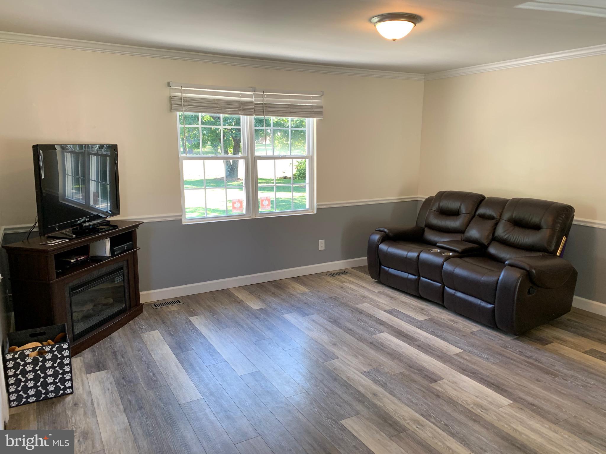 23889 Point Lookout Road Leonardtown, MD 20650 - Photo 12 of 20 Living room