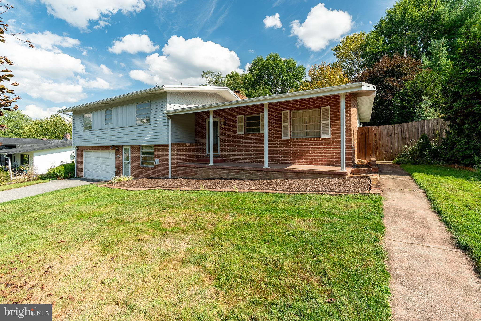 592 Greendale Road York, PA 17403 - Photo 2 of 49 Gallery Image 2