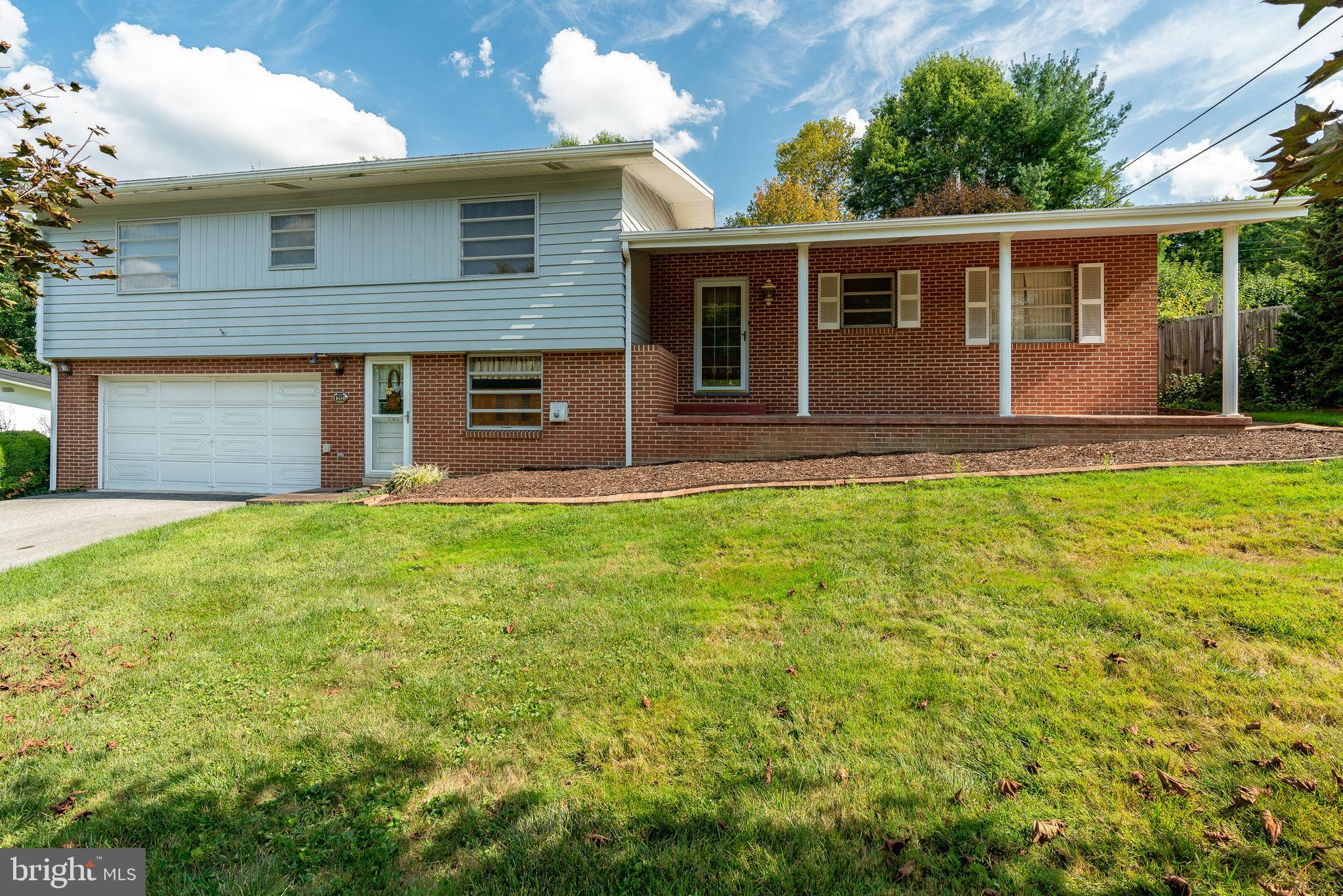 592 Greendale Road York, PA 17403 - Photo 3 of 49 Gallery Image 3