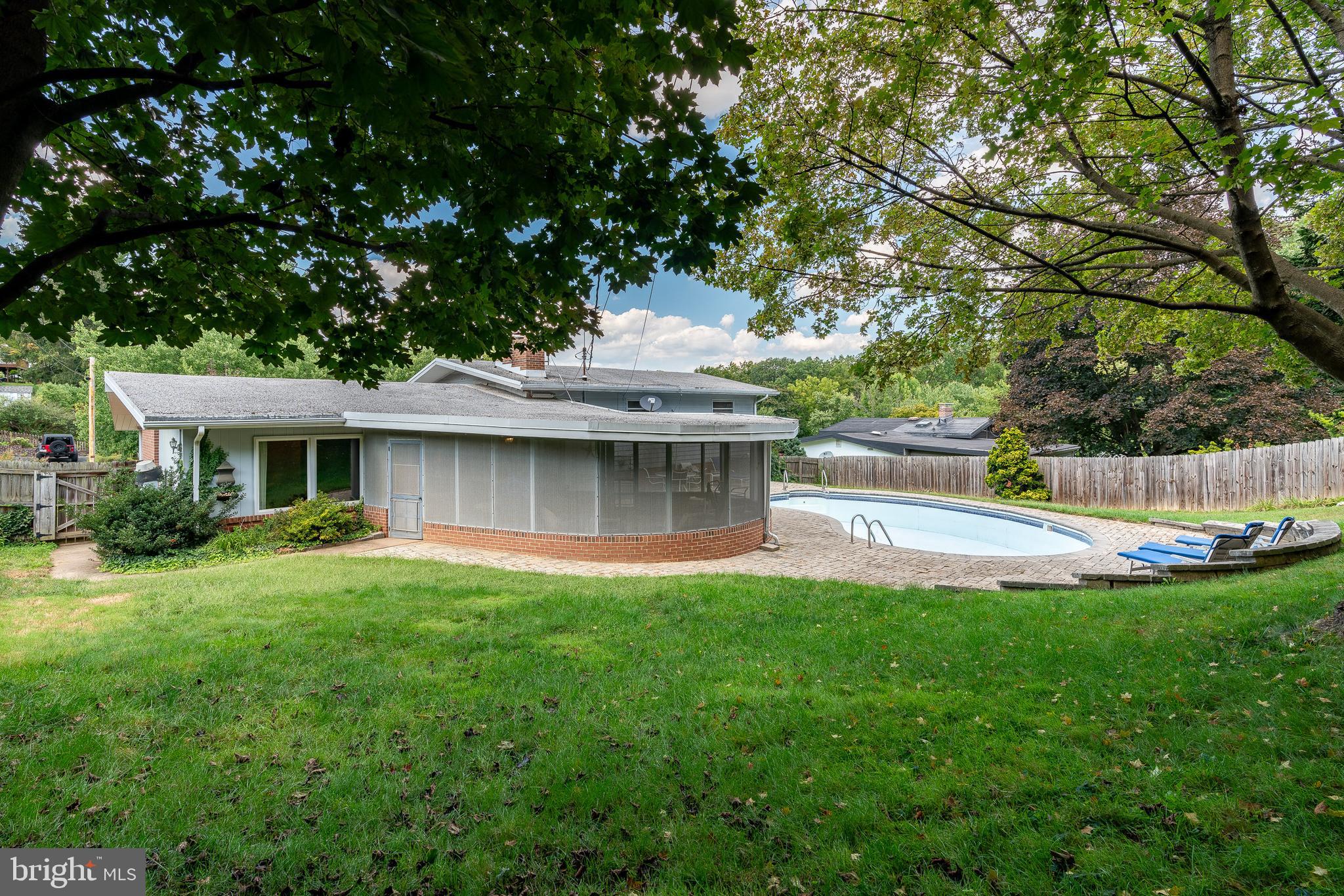 592 Greendale Road York, PA 17403 - Photo 4 of 49 Gallery Image 4