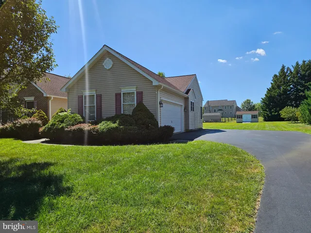 a view of a house with backyard and garden