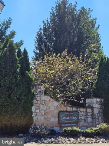 a view of a back yard of the house