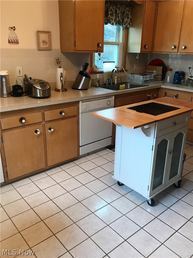 1729 Alcester Road Cleveland, OH 44124 - Photo 7 of 26
