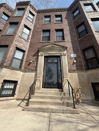 $2,000 | 4055 South Calumet Avenue, Unit 3, Chicago, IL 60653