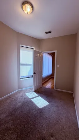 $2,000 | 4055 South Calumet Avenue, Unit 2S, Chicago, IL 60653