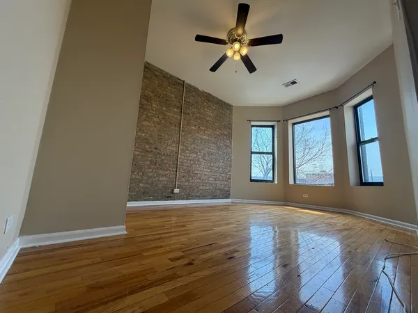 $2,000 | 4055 South Calumet Avenue, Unit 2S, Chicago, IL 60653