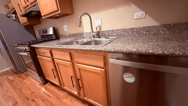 $2,000 | 4055 South Calumet Avenue, Unit 2S, Chicago, IL 60653