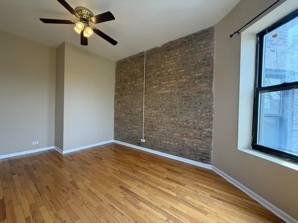 $2,000 | 4055 South Calumet Avenue, Unit 2S, Chicago, IL 60653