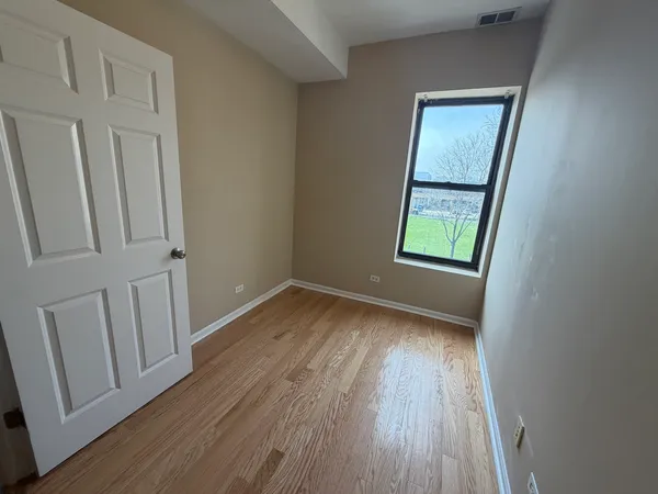 $2,000 | 4055 South Calumet Avenue, Unit 2S, Chicago, IL 60653