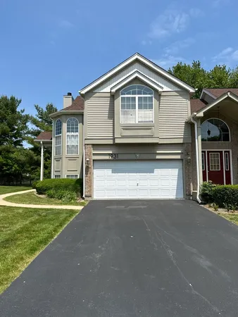 $2,900 | 1931 Tamahawk Lane, Naperville, IL 60564