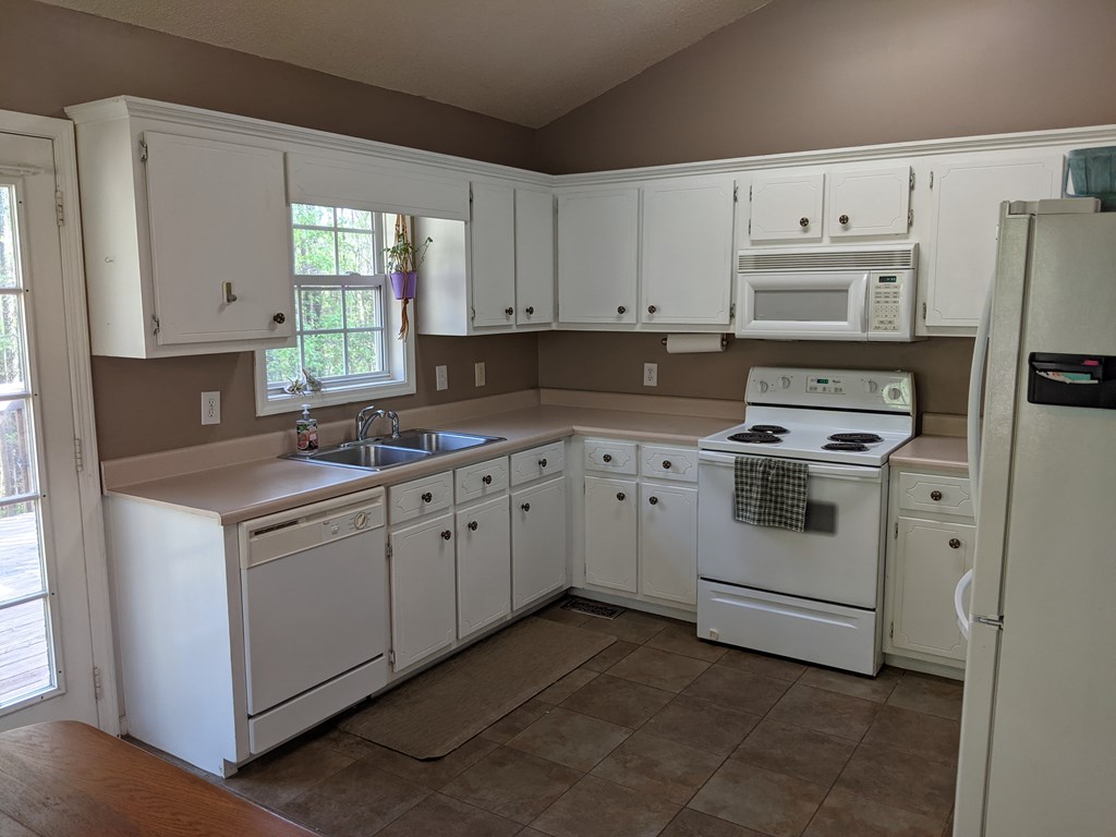 31 Wetlands Road White, GA 30184 - Photo 10 of 28