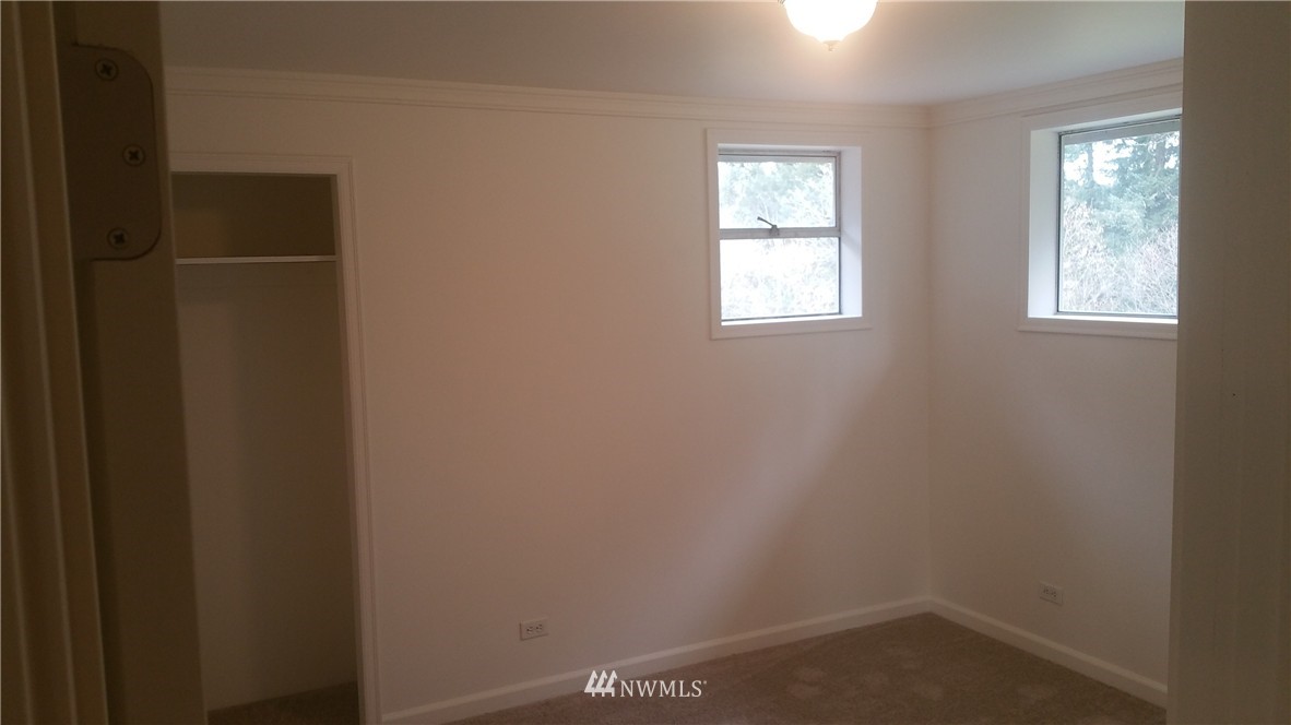2412 Ferndale Place Northeast Renton, WA 98056 - Photo 8 of 14 Gallery Image 8