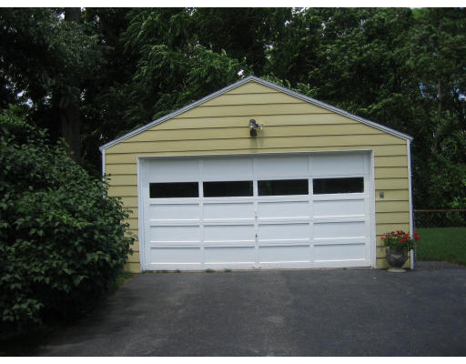 28 Kenway Drive Springfield, MA 01104 - Photo 4 of 8 Gallery Image 4