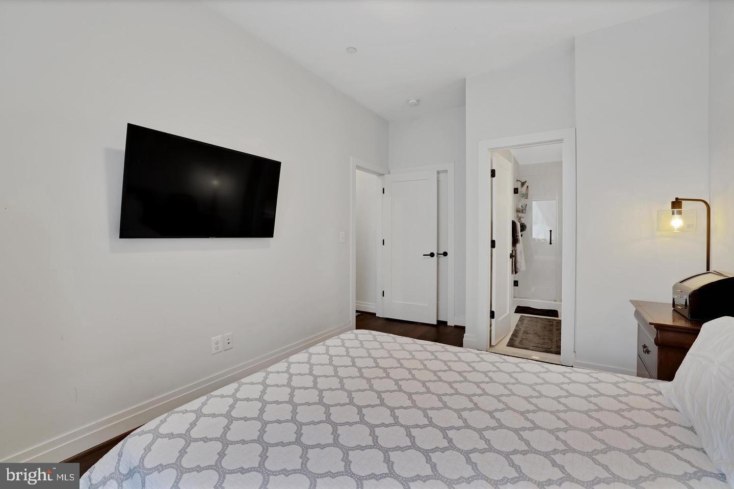 1469 Florida Avenue Northwest, Unit 2 Washington, DC 20009 - Photo 4 of 11 Primary with walk-in closet and en suite bath.