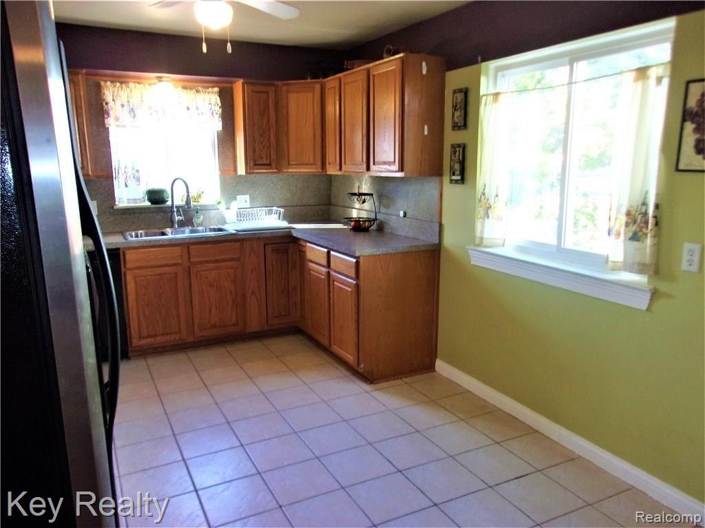 9632 Pardee Road Taylor, MI 48180 - Photo 7 of 27 240_2081 (2).JPG