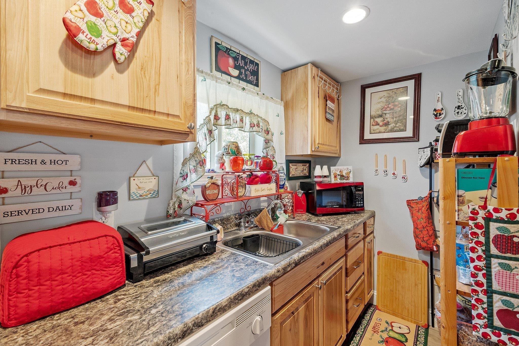 45 Hanson Street Rochester, NH 03867 - Photo 18 of 40