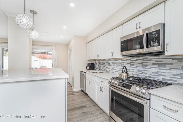 $649,999 | 22 Charleston Avenue | Rossville