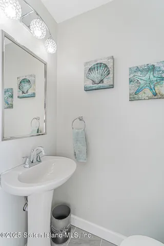 $649,999 | 22 Charleston Avenue | Rossville