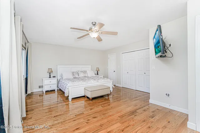 $649,999 | 22 Charleston Avenue | Rossville