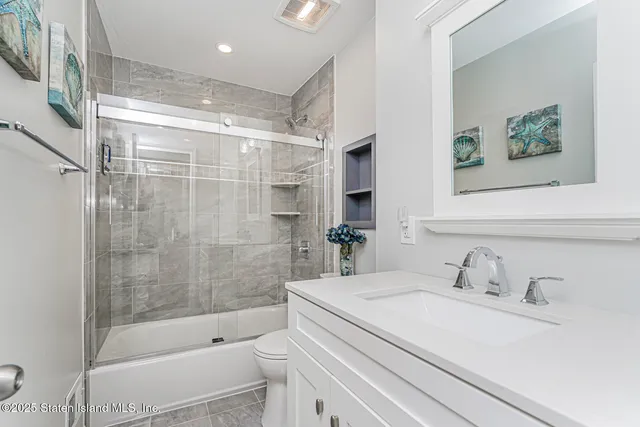 $649,999 | 22 Charleston Avenue | Rossville